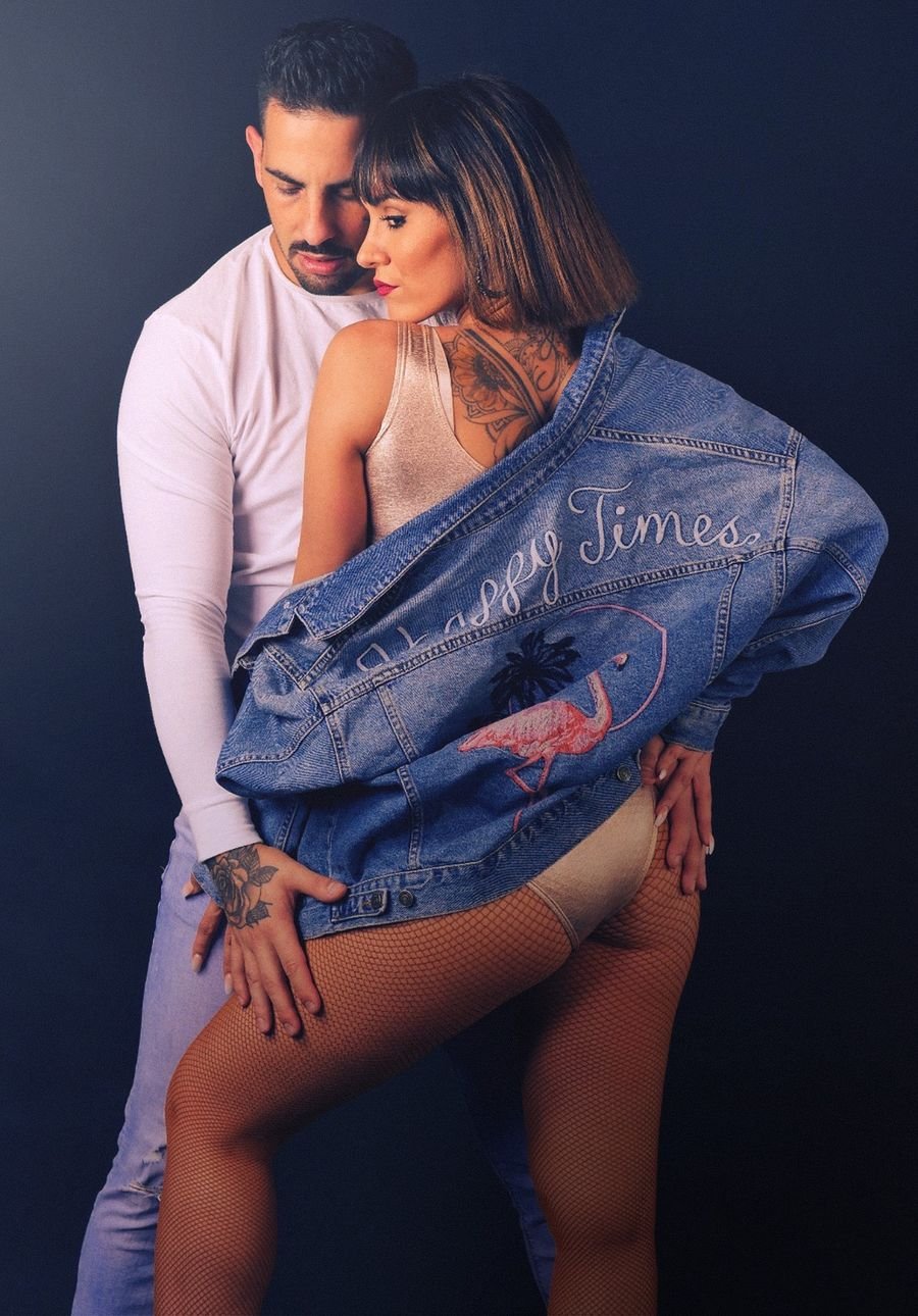 Paar in einer Bachata-Sensual-Haltung